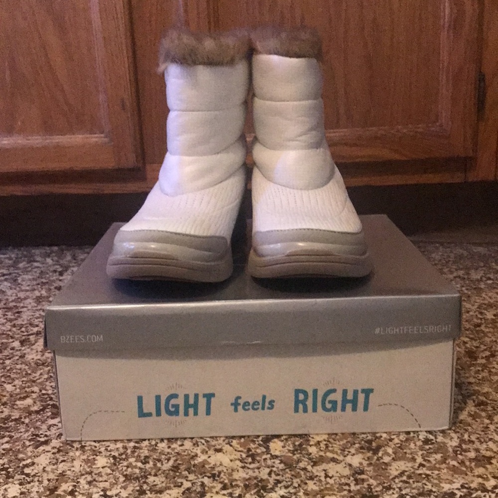 Bzees Cloud Technology Luscious White Boots